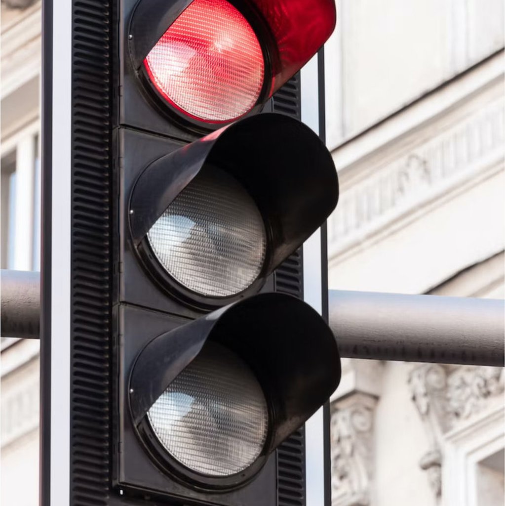 Parquery’s computer vision algorithms optimize traffic lights - red
