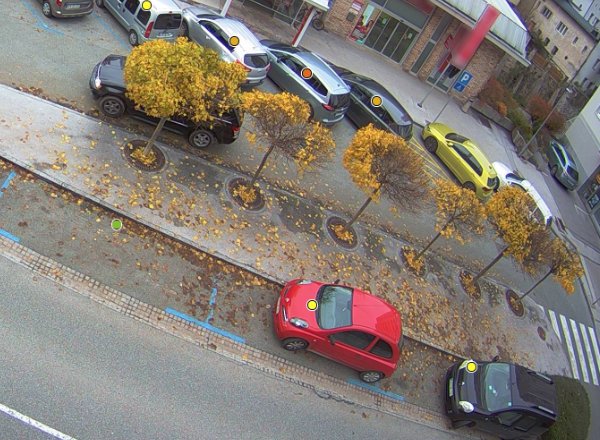 Parquery differentiates autumn leaves from vehicles