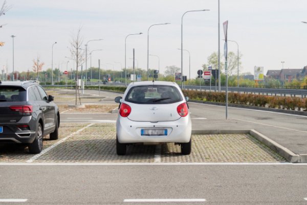 Parquery sends real-time alerts to parking officers if vehicles are wrongly parked